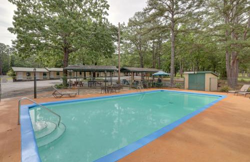 Greers Ferry House | 1 Mi to Greers Ferry Lake Cabin with Pool Access