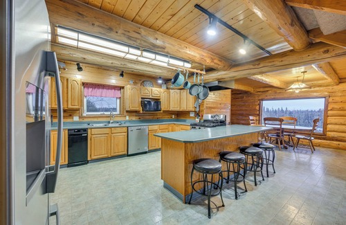 Sterling Cabin | < 1 Mi to Kenai River: Spacious Cabin w/Deck!