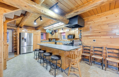Sterling Cabin | < 1 Mi to Kenai River: Spacious Cabin w/Deck!