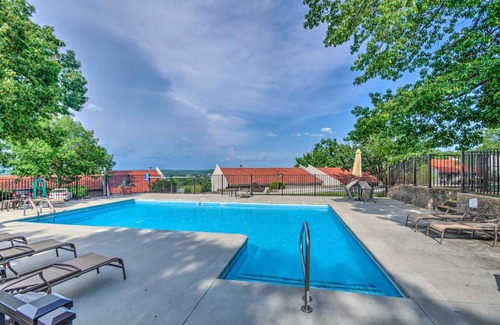Lake Ozark Apartment | 1 Mi to Lake of the Ozarks Condo with Fire Pit!