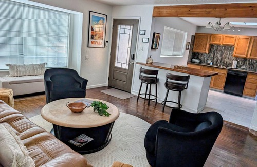 West University House | 1 mi. to Midtown/Downtown, Restaurants & Parks.