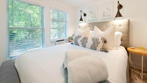 Five Points South House | 1 mile from UAB Hospitals Amenities Galore And King Bed