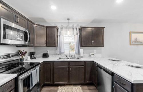 Clarksville House | 1-Mile to Downtown Clarksville Cozy in Queen-City