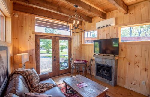 West Jefferson House | 1 Mile to Downtown West Jefferson Camping Cabin #4