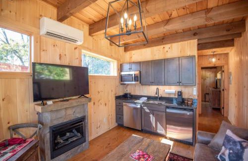 West Jefferson House | 1 Mile to Downtown West Jefferson Camping Cabin #4
