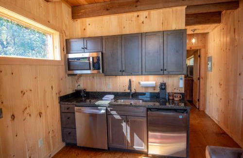 West Jefferson House | 1 Mile to Downtown West Jefferson Camping Cabin #4