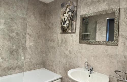 Anfield House | 1 min from Anfield Stadium 3 Car Parking Spots