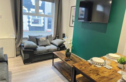 Anfield House | 1 min from Anfield Stadium 3 Car Parking Spots