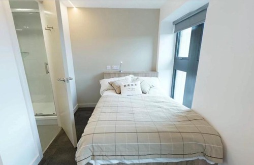 Lancaster House | 1 Night Free Comfortable Rooms in Lancaster for STUDENTS ONLY - SK