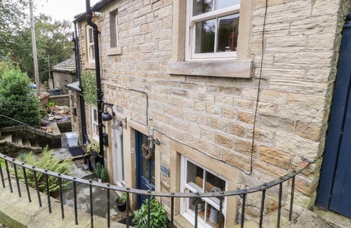 Holmfirth House | 1 Oakleys