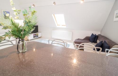 Amlwch House | 1 Old Kingdom Hall