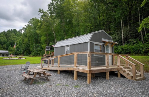 Robbinsville Cabin | 1 Room Cabin- " The Farm House"