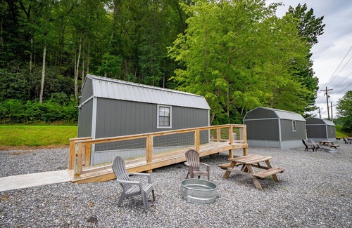 Robbinsville Cabin | 1 Room Cabin- " The Farm House"