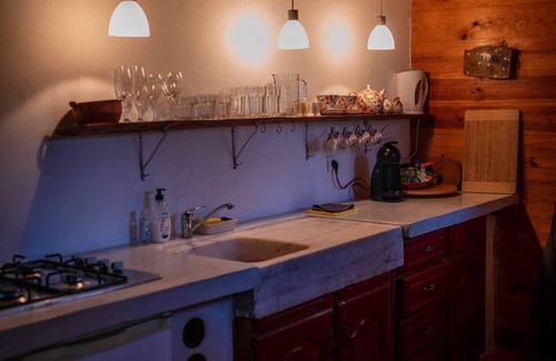 Alcobaca Cottage | 1. Rustic Rondavel with Wood-burner & Sauna – Long-stay Winter Retreat