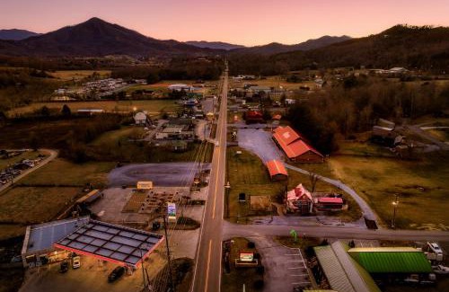 Gatlinburg - Pigeon Forge House | #1 Smokies Cabin! Fall VIEWS, Game Rm, FirePit