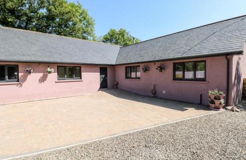 Robeston Wathen House | 1 The Warren