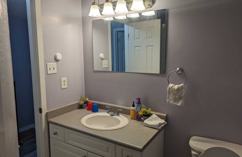 Brantford House | 1 upper floor Bedroom