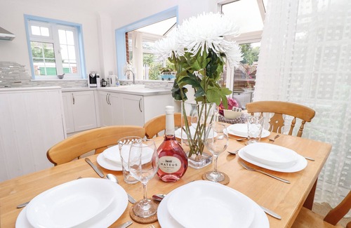 Cowes Cottage | 1 Westwood Close