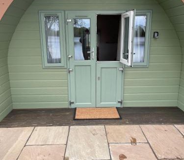 Frognall House | 1 Willowmere lakeside Hideaway