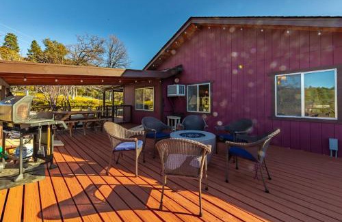 Oakhurst House | 10-acre Forest Villa, Single Floor, Hot tub, Patio