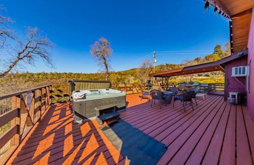 Oakhurst House | 10-acre Forest Villa, Single Floor, Hot tub, Patio