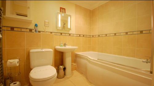 Boscombe Apartment | 10 Hartford Court - 3 bed, close to beach, fast WiFi