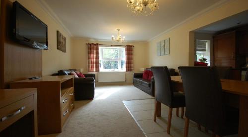 Boscombe Apartment | 10 Hartford Court - 3 bed, close to beach, fast WiFi