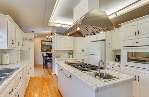 Happy Valley House | 10 Mi to Redding: Serene Escape w/Spacious Yard!