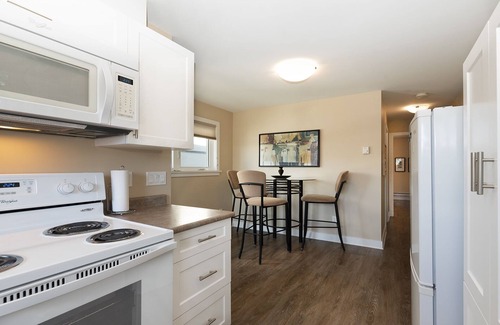 Saanich East House | 10 Mile Point Surfside Suite