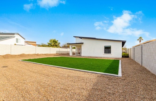 Phoenix House | 10 Min from Super Bowl, Shopping, NEW home, King Beds, Sleeps 10