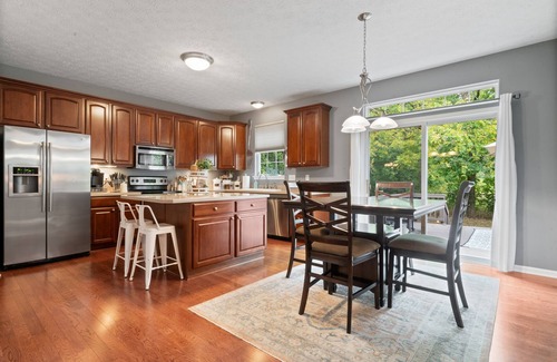 Westfield House | 10 Min to Grand Park/3 Car Garage/Office