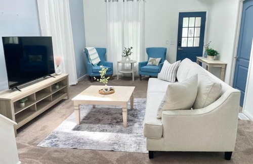 Indianapolis House | 10 min to Speedway Large Home Desirable Area