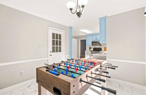 Athens House | 10 mins to UGA, Pool Table, Foosball, Mini Putt, Jetted Tub, Yard