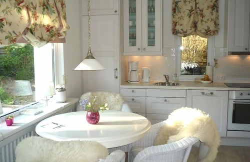 Klein Bollhagen House | 10 minutes from the beach, thatched house with spa: sauna & whirlpool