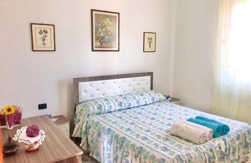 Ishem Villa | 10 Minutes from the Sea Yellow House