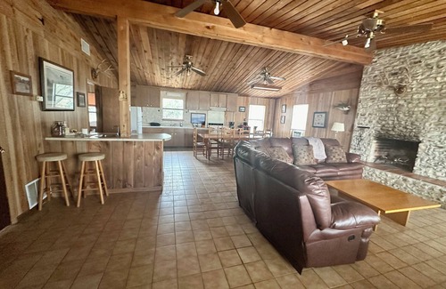D'Hanis Cabin | 10+ near Hondo in D’Hanis TX.