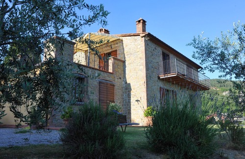 Lisciano Niccone Villa | 10 people villa with stunning views of Trasimeno lake, Cortona and Umbria area