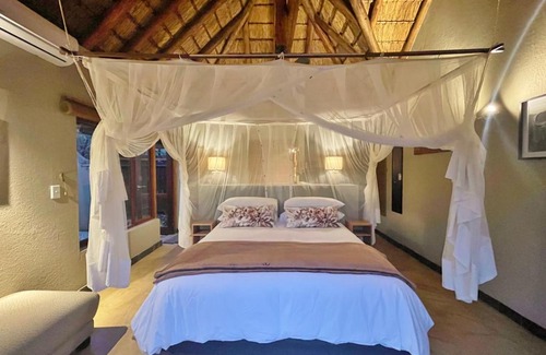 Hoedspruit Ski Chalet | 10 Raptors Lodge