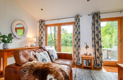 Looe House | 10 Water's Edge