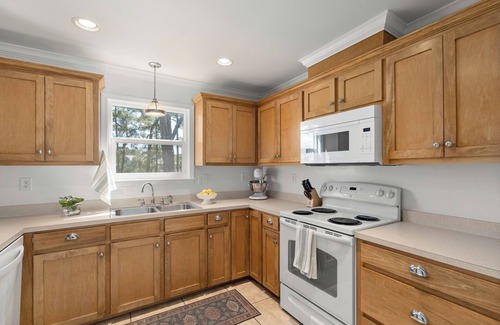 Dauphin Island House | 100+ 5-STAR Reviews: Family Home 5 Min. Walk to Beach Neighborhood Pool & Tennis