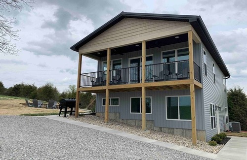 Williamstown House | 100 Acre Relaxing Retreat Near ARK- The Woodlands