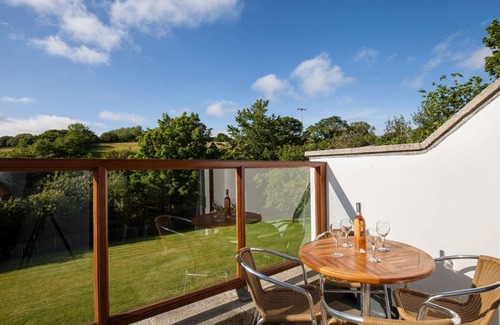 Carnon Downs Other | 100 m² Accommodation ∙ 2 bedrooms ∙ 4 guests