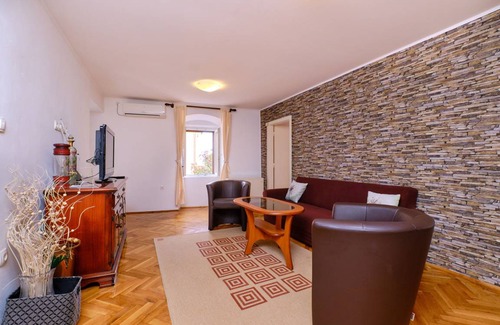 Veli Losinj Apartment | 100 m² Apartment ∙ 3 bedrooms ∙ 6 guests