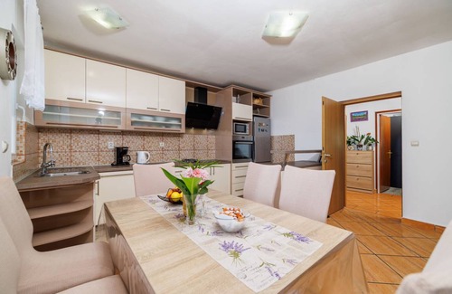 Lopar Apartment | 100 m² Apartment ∙ 2 bedrooms ∙ 6 guests