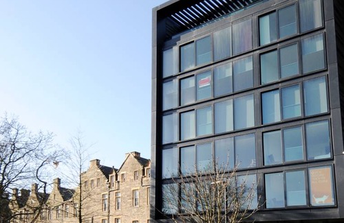 Laurieston Apartment | 100 m² Apartment ∙ 2 bedrooms ∙ 4 guests