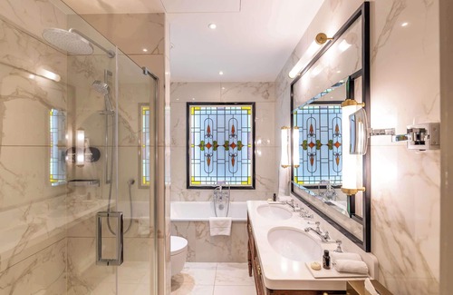 South Kensington Hotel | 100 Queen's Gate Hotel London Kensington, Curio Collection by Hilton