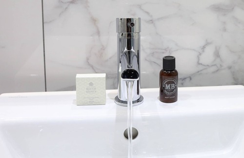 South Kensington Hotel | 100 Queen's Gate Hotel London Kensington, Curio Collection by Hilton