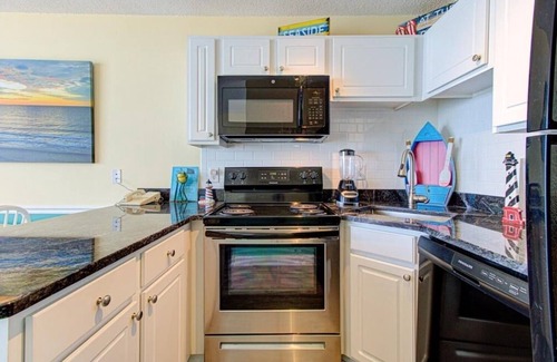 Wilmington Beach Condo | 1003 Ocean Breeze 1 Bedroom Home