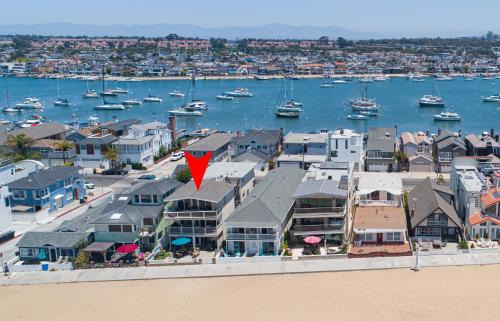 Balboa Peninsula Apartment | 1005 E Balboa 2