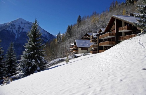 Champagny-en-Vanoise Apartment | 100m from resort center, 1st floor, view mountain, balcony, tv, ski locker, 23m²